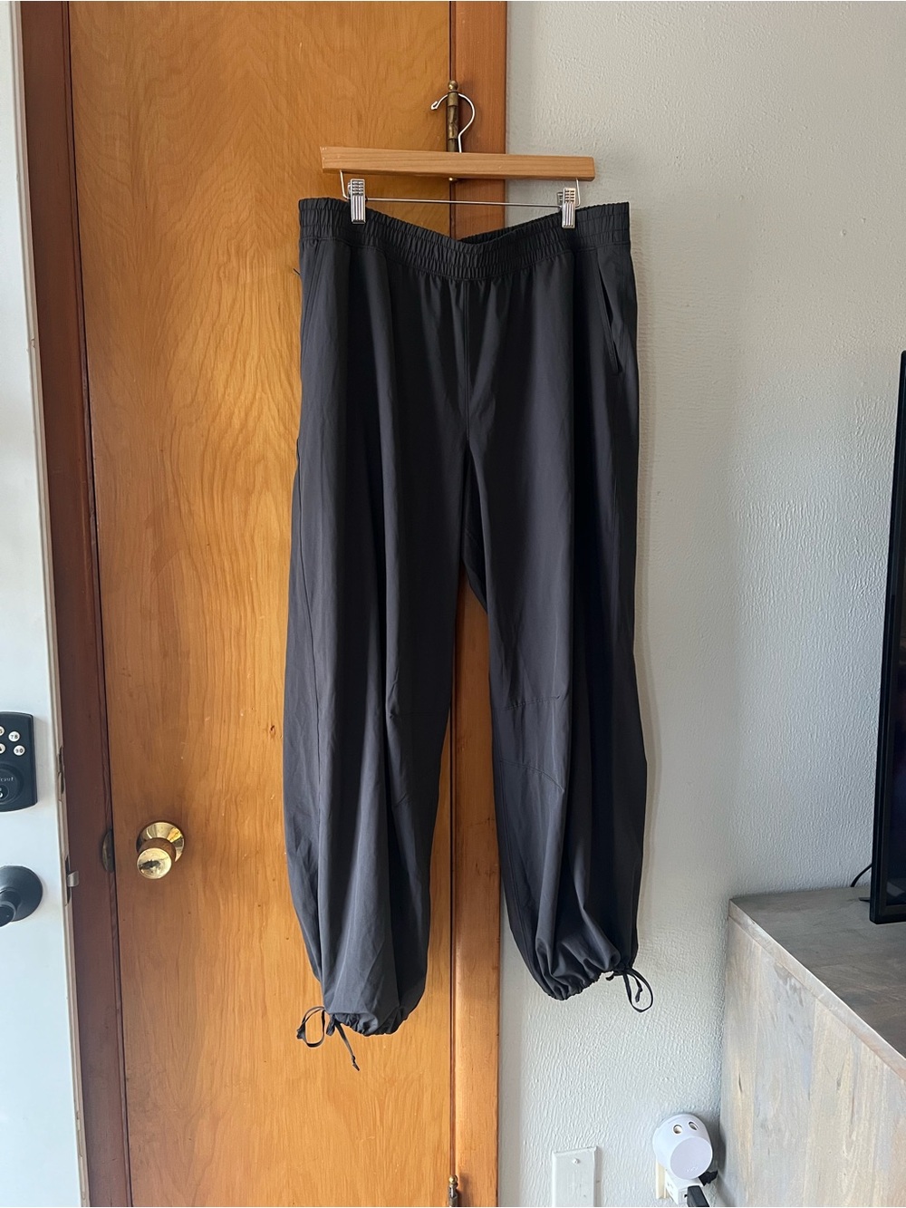 Abercrombie & Fitch YPB motionTEK Convertible Balloon Pant in Dark Grey